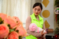 南陽(yáng)月嫂泓德家政公司_寶寶揉眼是怎么了？
